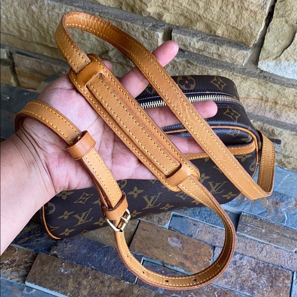 Louis Vuitton Crossbody - Picture 8 of 15